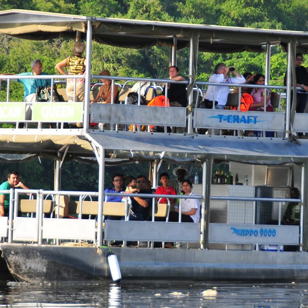Boat cruise on along the Nile in Murchison Falls National Park